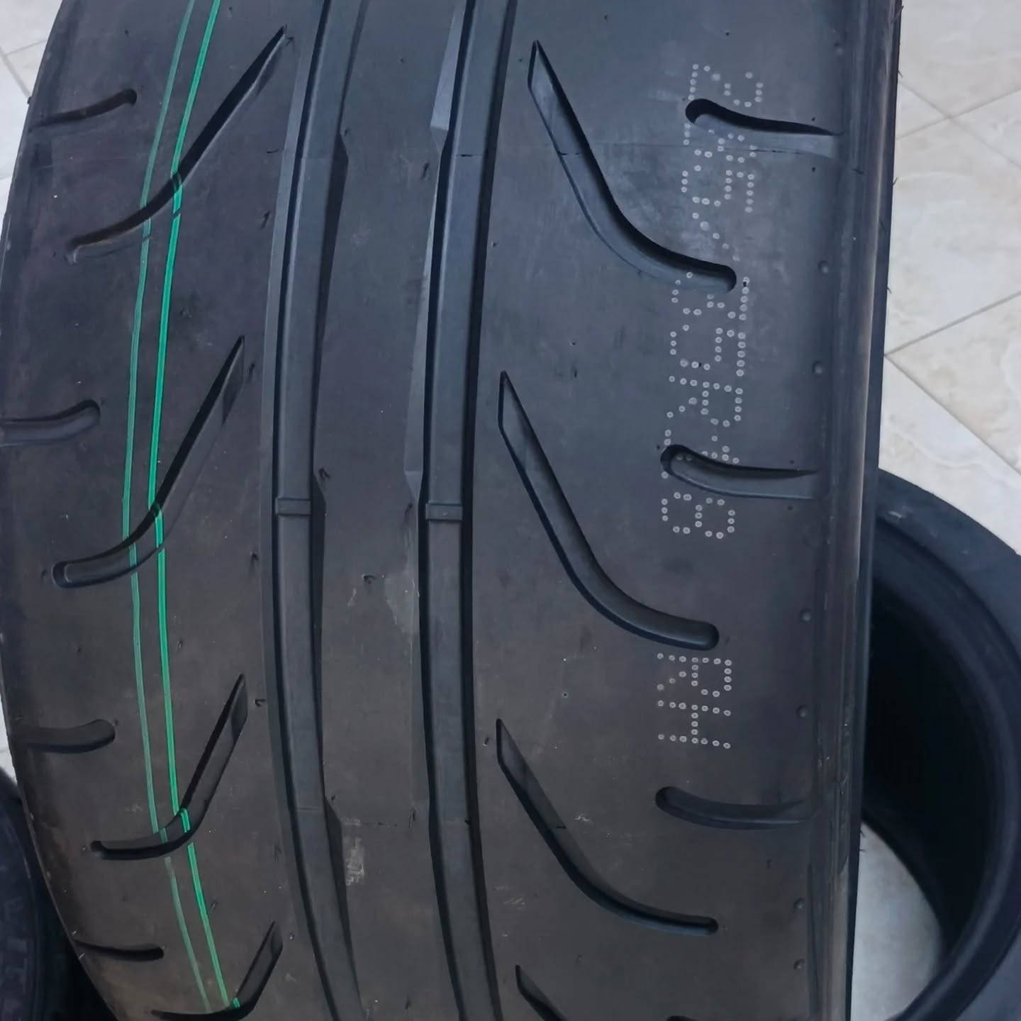 Vitour Tempesta Enzo V-02R - Spicy Cat Racing