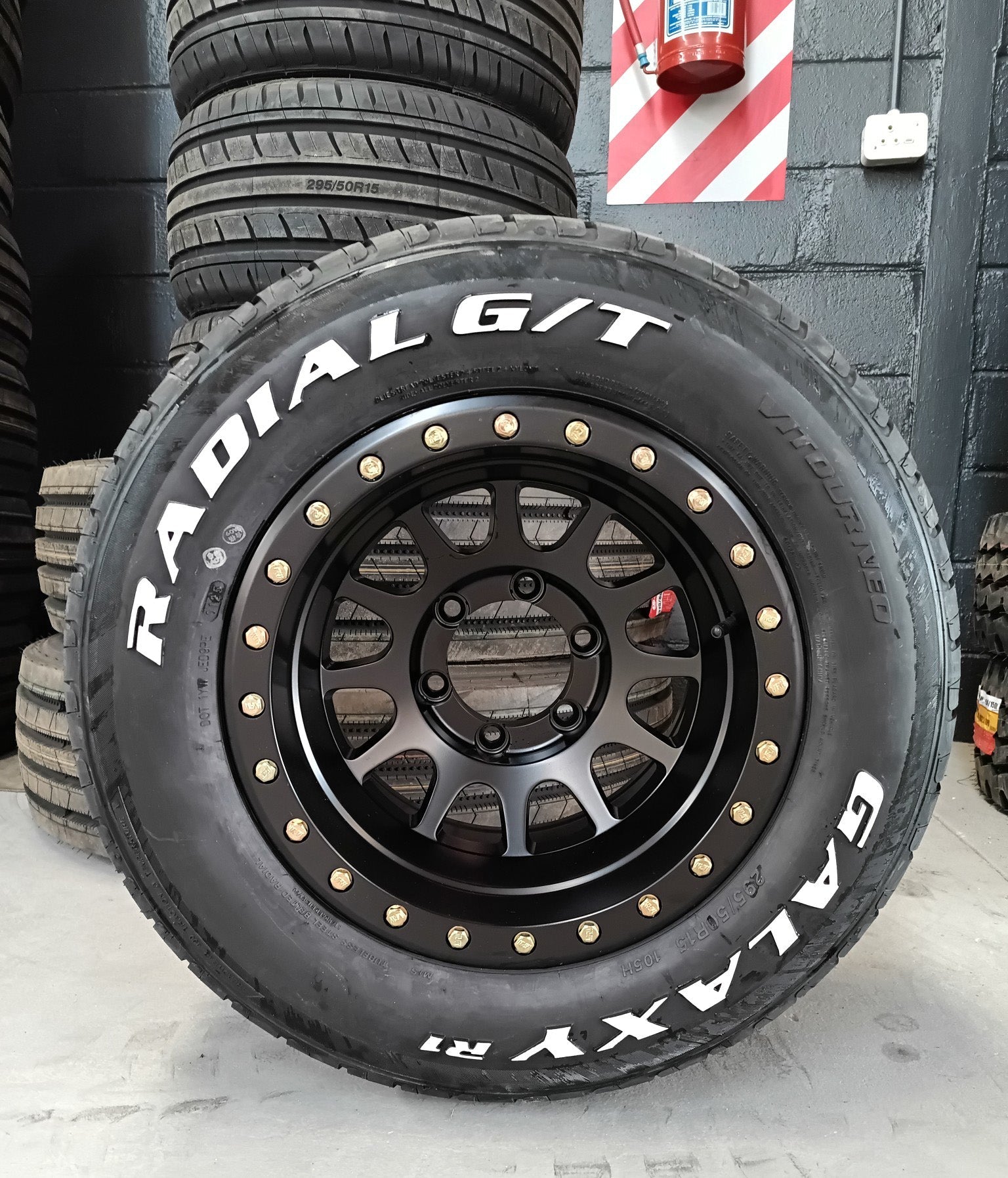 Vitour Galaxy R1 G/T - Spicy Cat Racing